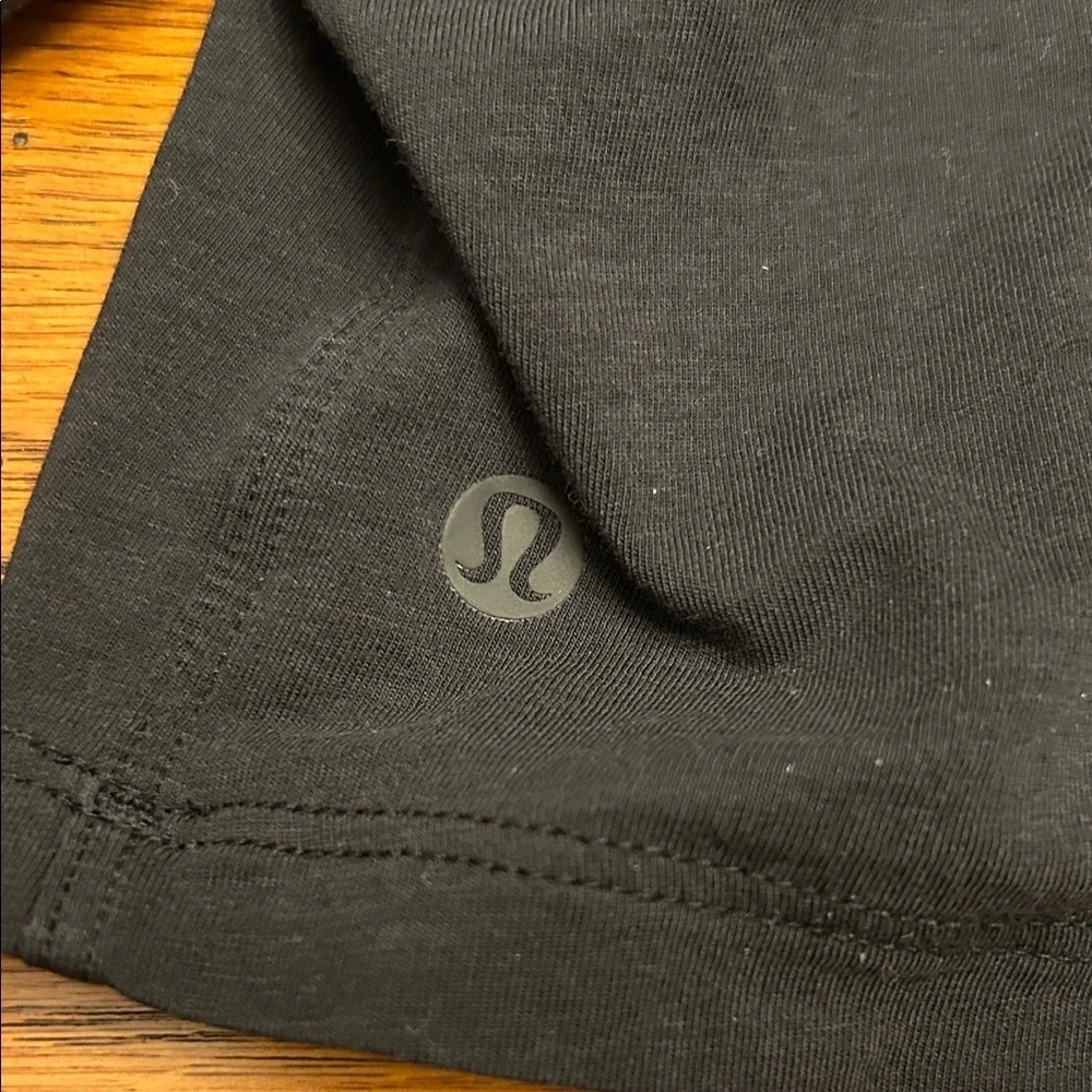 Black Lululemon Women's Crop Top/9